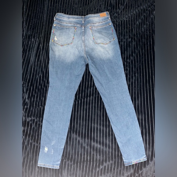 NWOT Judy Blue Skinny Fit Distressed medium wash Jeans rainbow accent, 13 13/31 - Picture 3 of 8